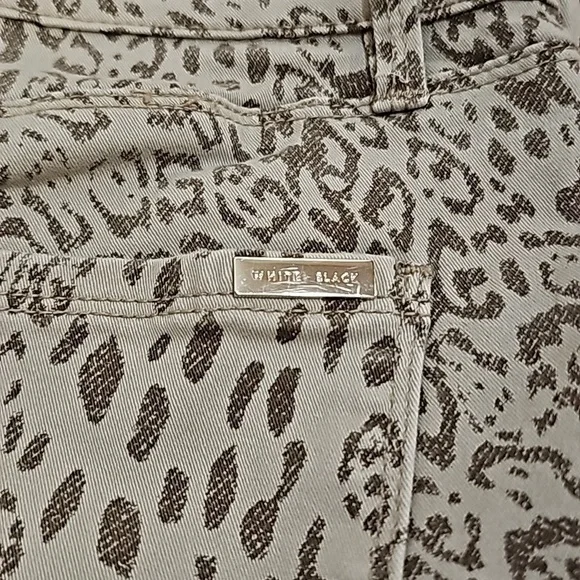 White House Black Market Leopard Print MidRise Skinny Crop Bermuda Shorts Size6 - Picture 3 of 9